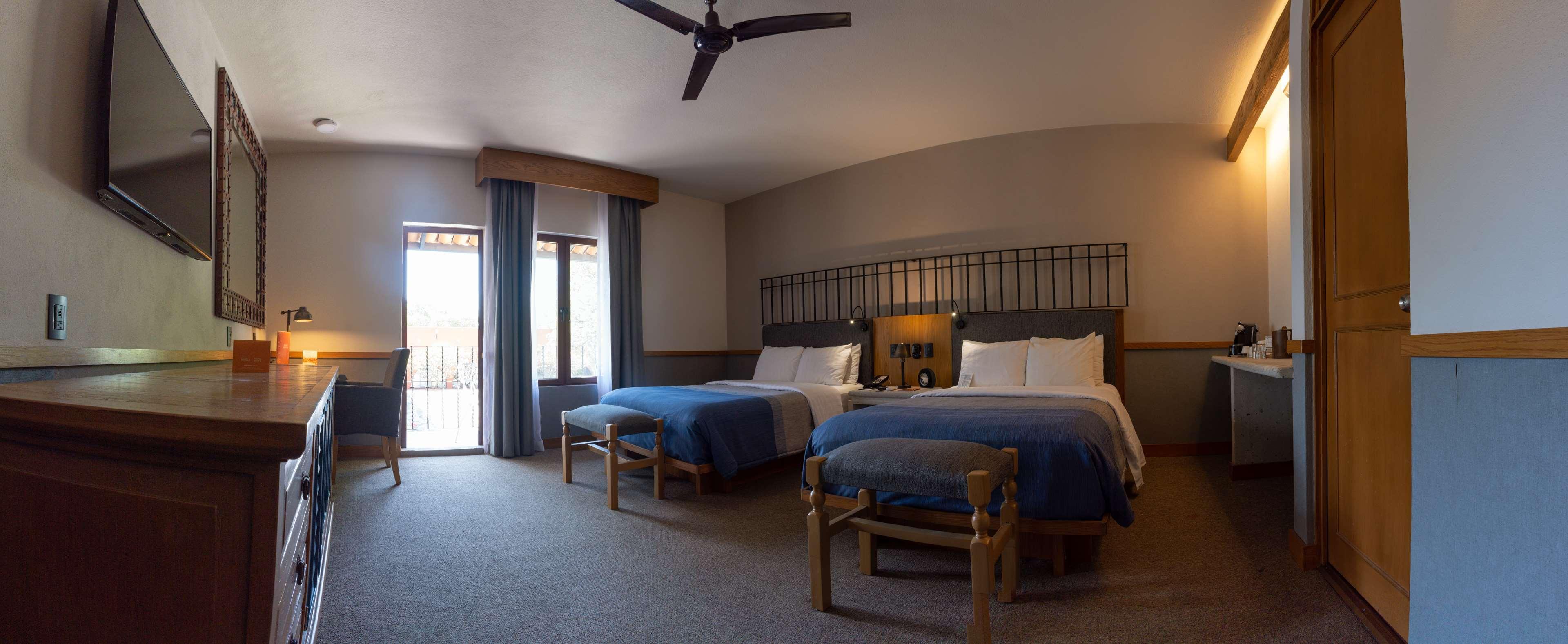 Отель Hacienda Jurica By Brisas Керетаро Экстерьер фото A guest room at the Lodge at the Presidio
