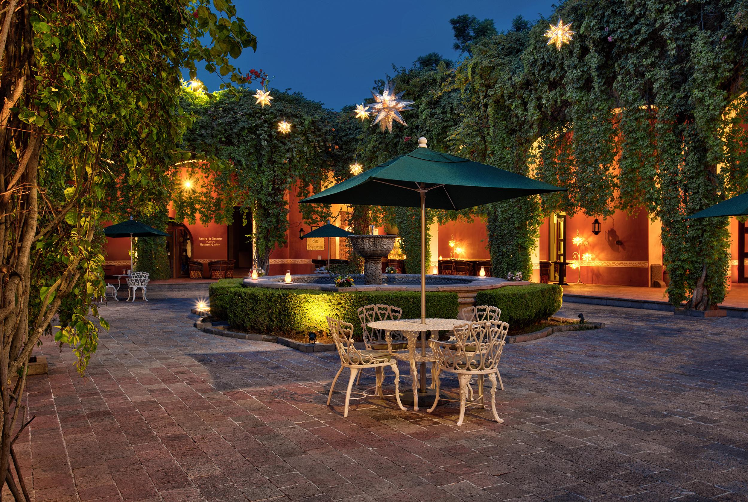 Отель Hacienda Jurica By Brisas Керетаро Экстерьер фото The hotel's courtyard